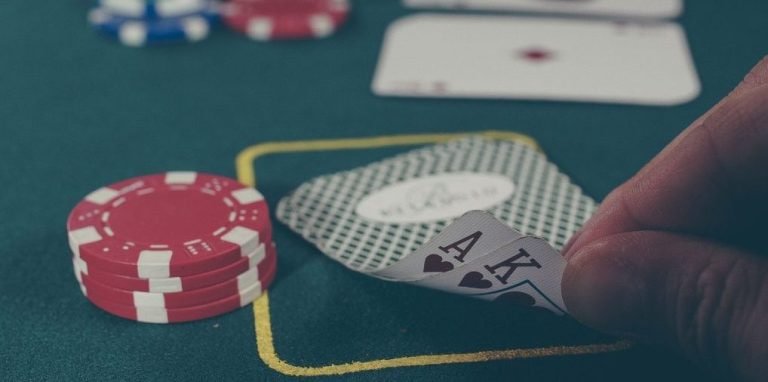 Live Lightning Roulette table at abang88 with croupier and multiplier display
